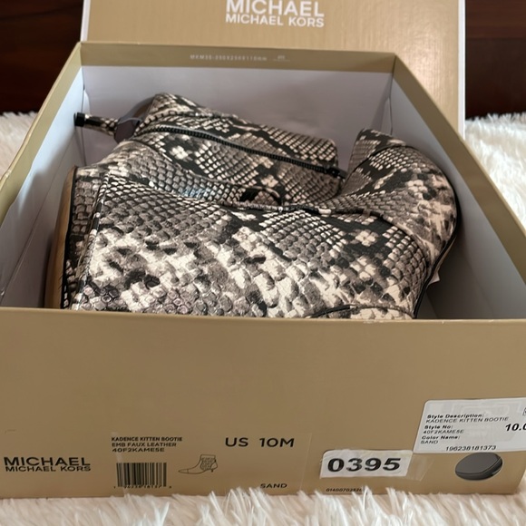NEW Michael Kors Kadence Kitten Bootie EMB Faux Leather Color Sand Size 10M Box. - Picture 17 of 17